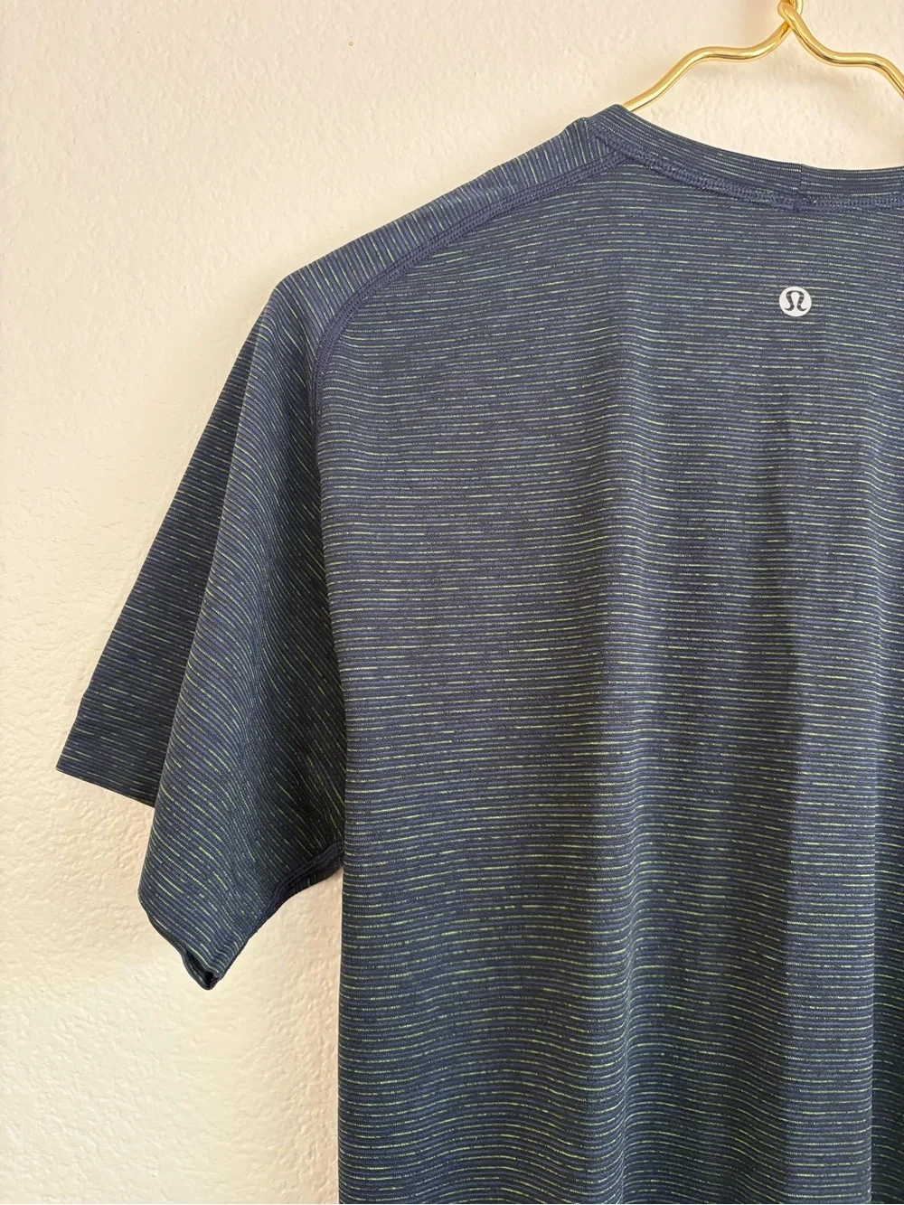 lululemon athletica Men's Short Sleeve Heathered Navy T-Shirt